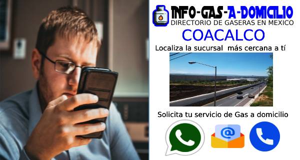 hombre llamando servicio de gas a domicilio en coacalco